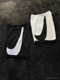 Kraťasy Nike