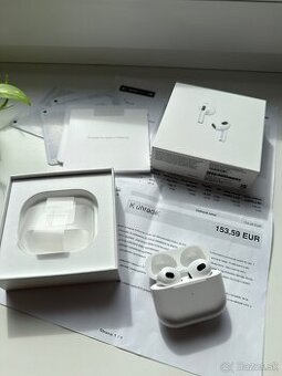 Apple AirPods (3. generácia) s Lightning nabijacim puzdrom