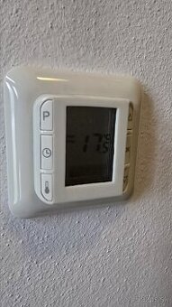 Termostaty el. podlahove kurenie
