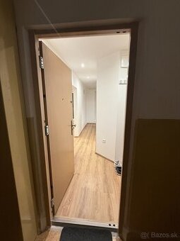 Na prenájom 1-izbový byt s dvoma balkónmi v centre Ružomberk