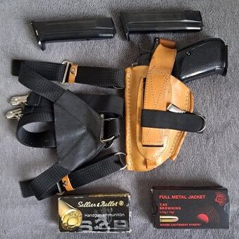 Pištoľ ČZ 83 s príslušenstvom