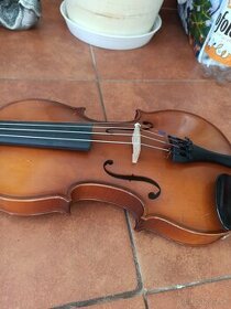 Husle 4/4 Karl Hofner Germany.Mozna výmena za harmoniku
