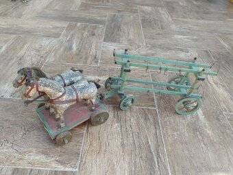 Stará hracka konsky zaprah s vozom