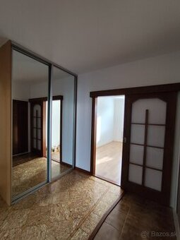 Prenájom 3 izbového bytu s balkónom