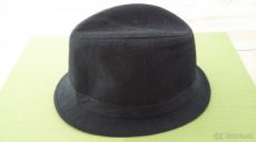 Čierny klobuk top stav