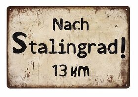 plechová cedule: Nach Stalingrad 13km