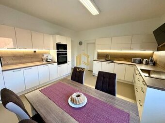 REZERVOVANÝ /4 - IZB. ROD. DOM, POZEMOK 571m2, ČASTKOV