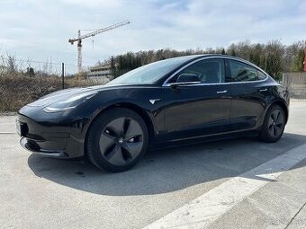 Tesla model 3 SR+