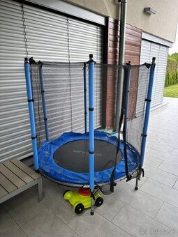 Trampolína