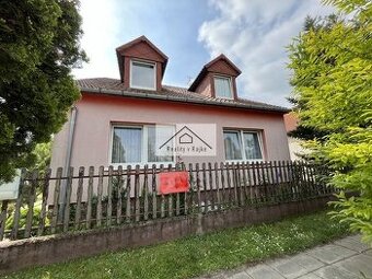 Priestranný 5-izbový rodinný dom v obci Rajka