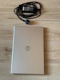 Notebook Dell Inspiron 15 (3520) strieborný