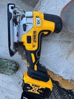 Predam AKU Priamociaru pilu DeWalt DCS335