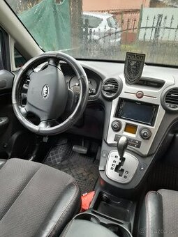 Kia carens 2,0l benzin plyn automat