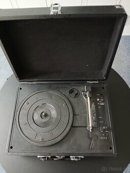 Predám prenosný kufríkový gramafon.