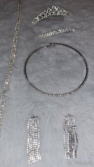 Set bižutérie korunka diadem náušnice  nahrdelnik opasok