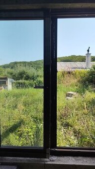 ZÁHRADA V KAVEČANOCH S ROZOSTAVANOU CHATOU