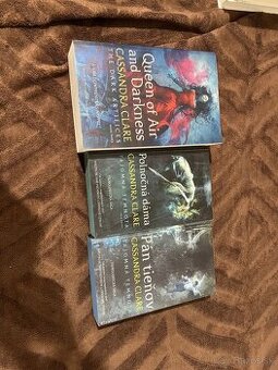 Séria knižiek tajomná temnota Cassnadra Clare