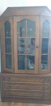 Predám skrinku s vitrínou