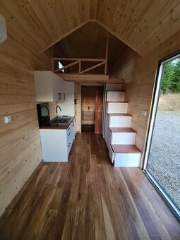 TINY HOUSE