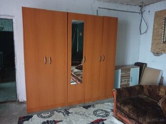 Na Predaj Šatnikova Skriňa