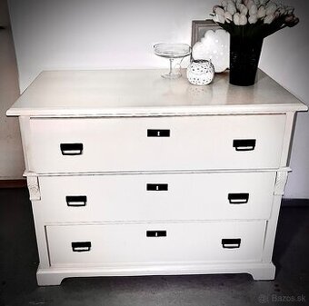 Vintage masívny nábytok