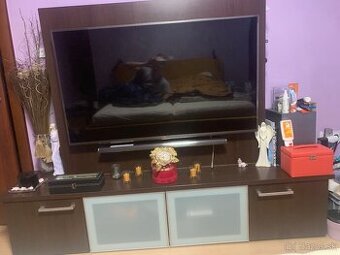 Skrinka pod televízor