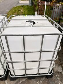 Plastová nádrž na vodu IBC 1000L