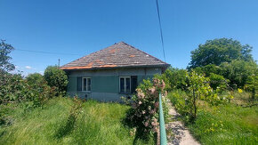 Rodinný dom s pozemkom o výmere 4022 m2 v obci Bajka