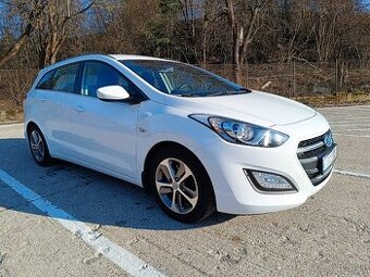 Hyundai i30 CW 1.6i CRDi, výbava: Family