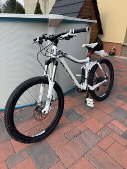 Zjazdový bike Kona stinky TL rám M