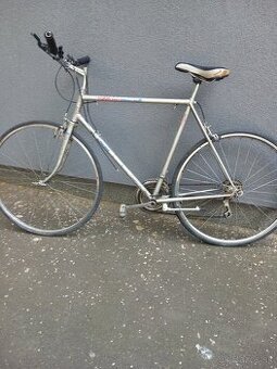Cestný bicykel Favorit