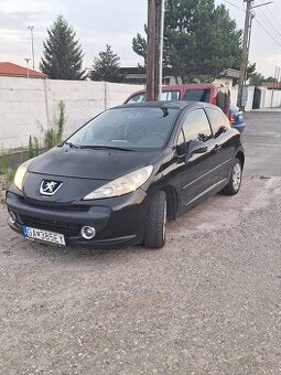 Predám peugeot 2007 1.4 benzín