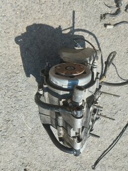 Rozpredám motor aprillia a náhradné diely na motocykel