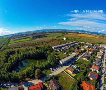 IBA U NÁS Na predaj investičný pozemok Senec, 817 m2