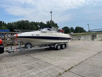 Motorový kajutový čln BAYLINER 2052LS