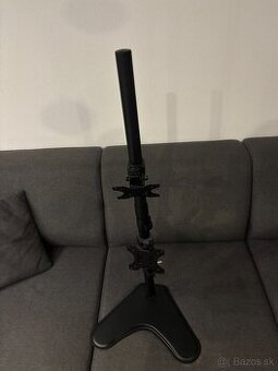 Stojan na monitor