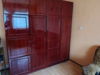 Darujem viac skríň,gauč za odvoz