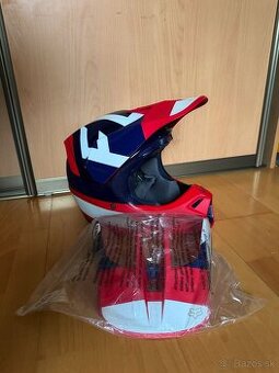 FOX Racing V3 karbon helma