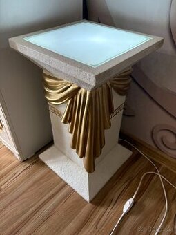 Svietiaci grécky stĺp