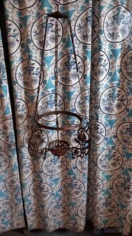 Starožitný liatinový závesný luster