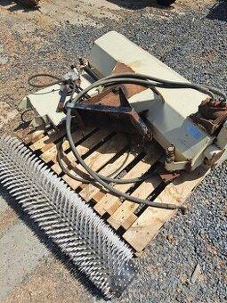 Zametacia kefa metla pre malotraktor..