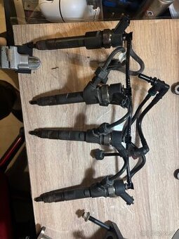 Predám vstrekovače Suzuki grand vitara F9Q 1.9ddis 95kw