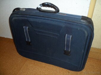 Cestovný kufor modrý na kolieskach