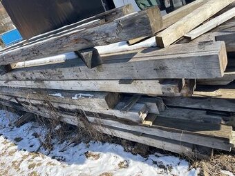 Staré drevo hranoly