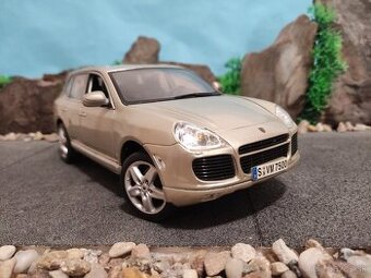 Prodám model 1:18 Porsche cayenne turbo