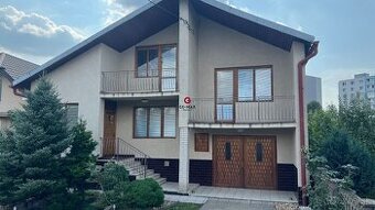 VEĽKÝ RODINNÝ DOM V CENTRE SOBRANIEC S KRÁSNYM POZEMKOM A LE