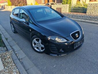 Seat Leon 2,0 TFSI bwa xenon,navi,R17
