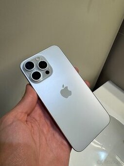 VYMENÍM/PREDÁM iPhone 15 PRO MAX 256GB BIELY 88% BATÉRIA