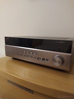 YAMAHA RX-V475 receiver