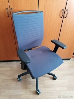 kancelárska stolička